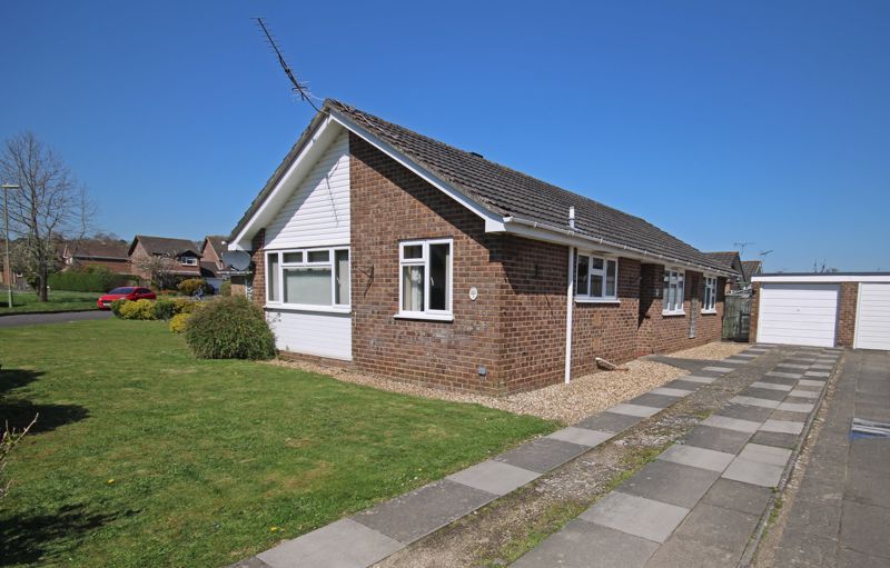 3 bed bungalow for sale in Meadow Avenue, Fordingbridge SP6 Zoopla