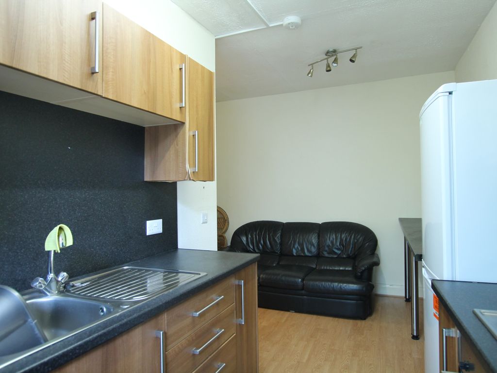 2 bed flat to rent in Perth Road, Dundee DD1, £800 pcm Zoopla