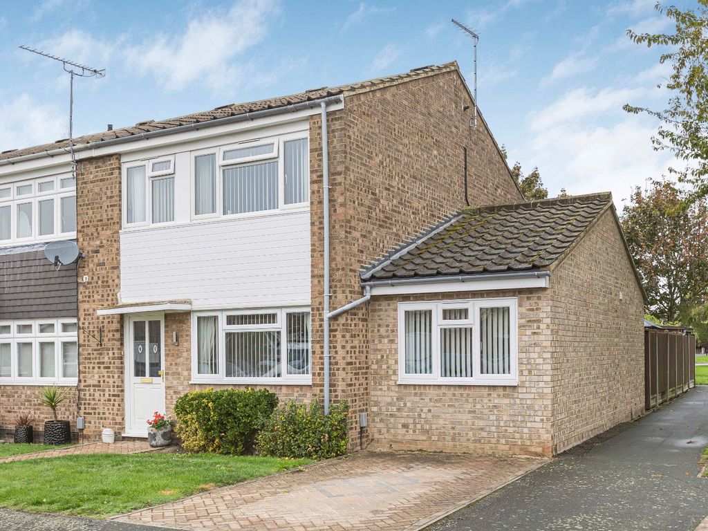 3 bed end terrace house for sale in Beyers Gardens, Hoddesdon EN11, £