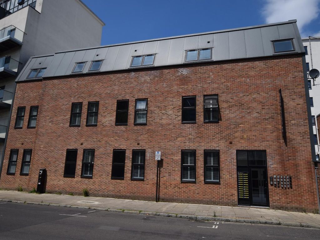 Property to rent in Canute Road, Ocean Village, Southampton SO14, £