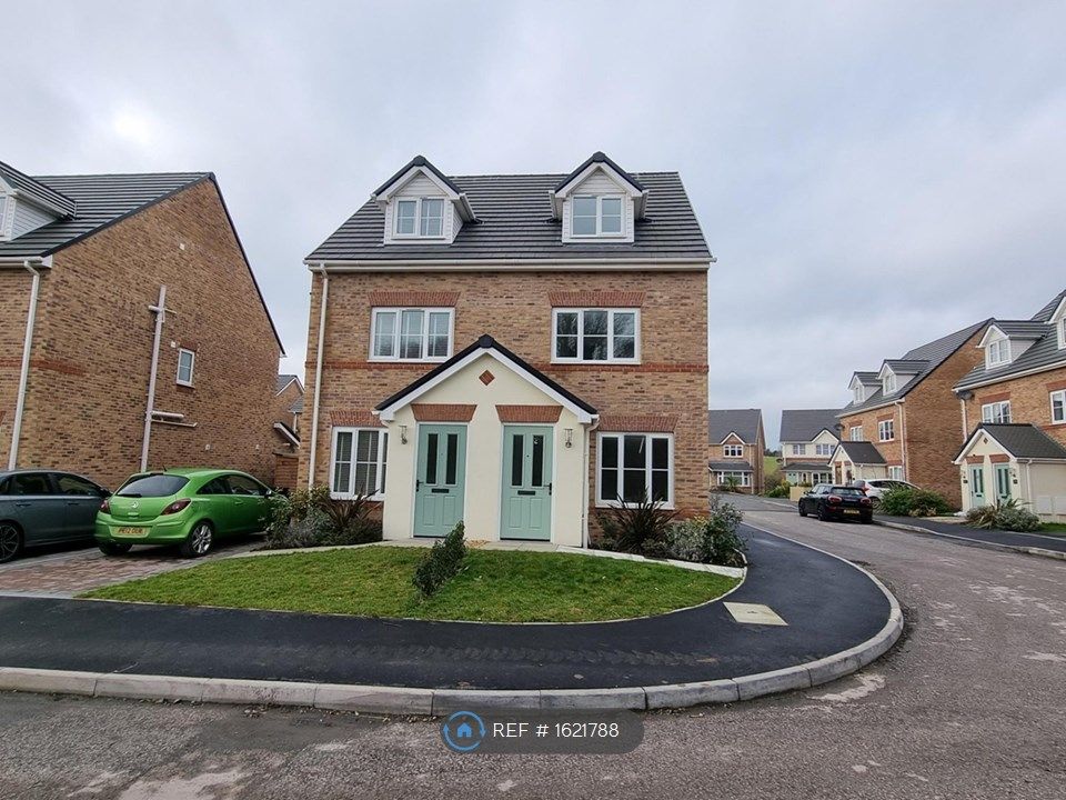 4 bed semidetached house to rent in Sherborne Avenue, BarrowIn