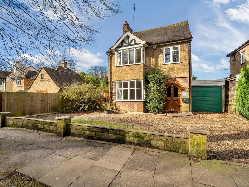 3 bed detached house for sale in Gade Avenue, Watford WD18, £735,000