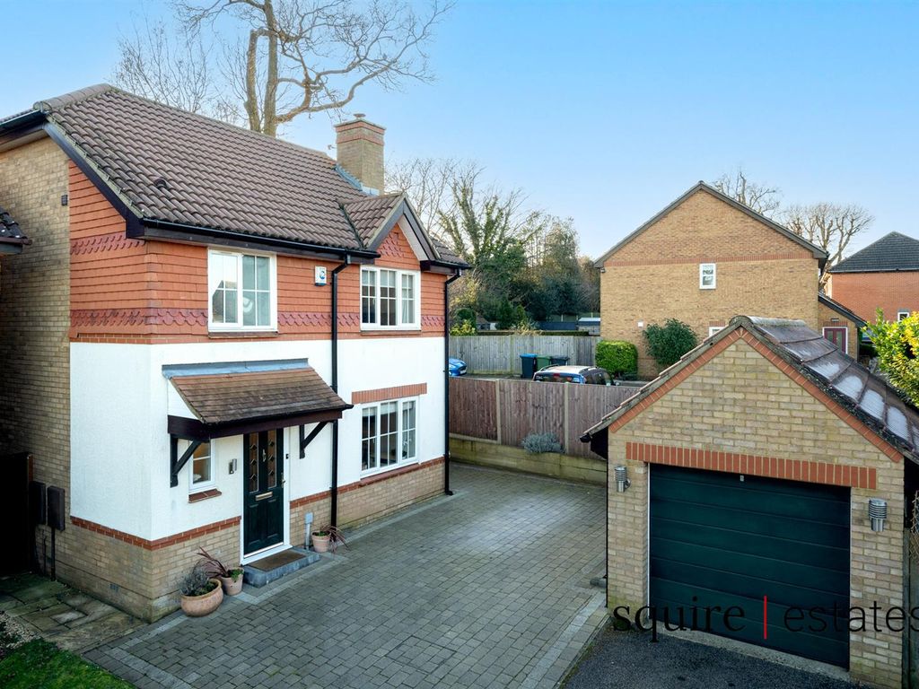 3 bed detached house for sale in Betjeman Way, Hemel Hempstead HP1, £
