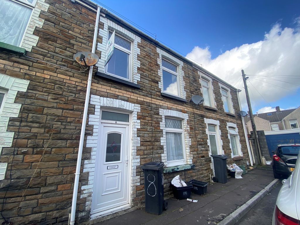 3 bed terraced house to rent in Wilmot Street, Neath SA11, £750 pcm