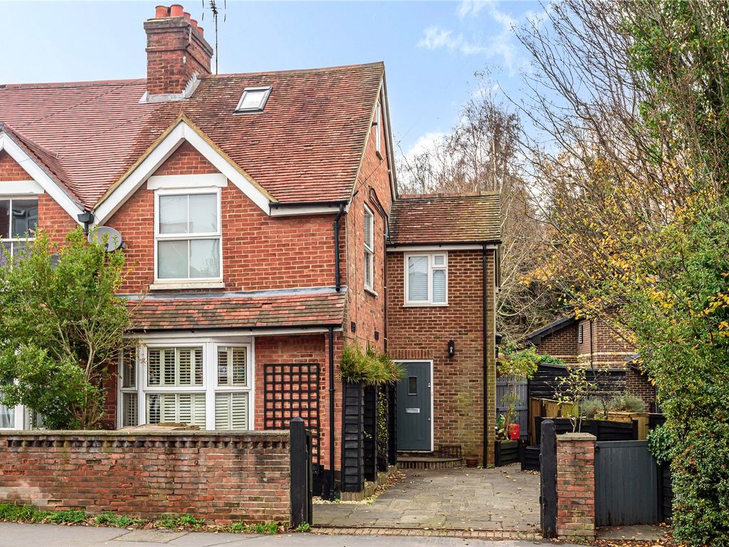 3 bed end terrace house for sale in Wey Hill, Haslemere, Surrey GU27, £