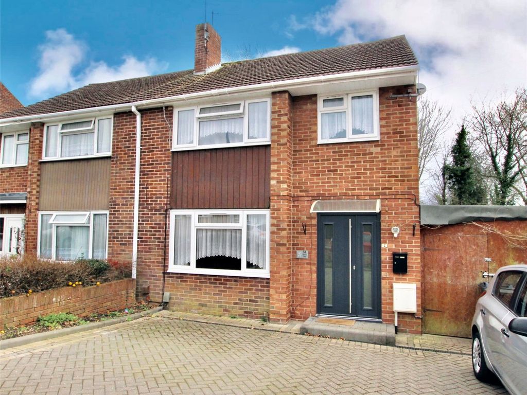 3 bed semidetached house for sale in Winton Road, Reading, Berkshire