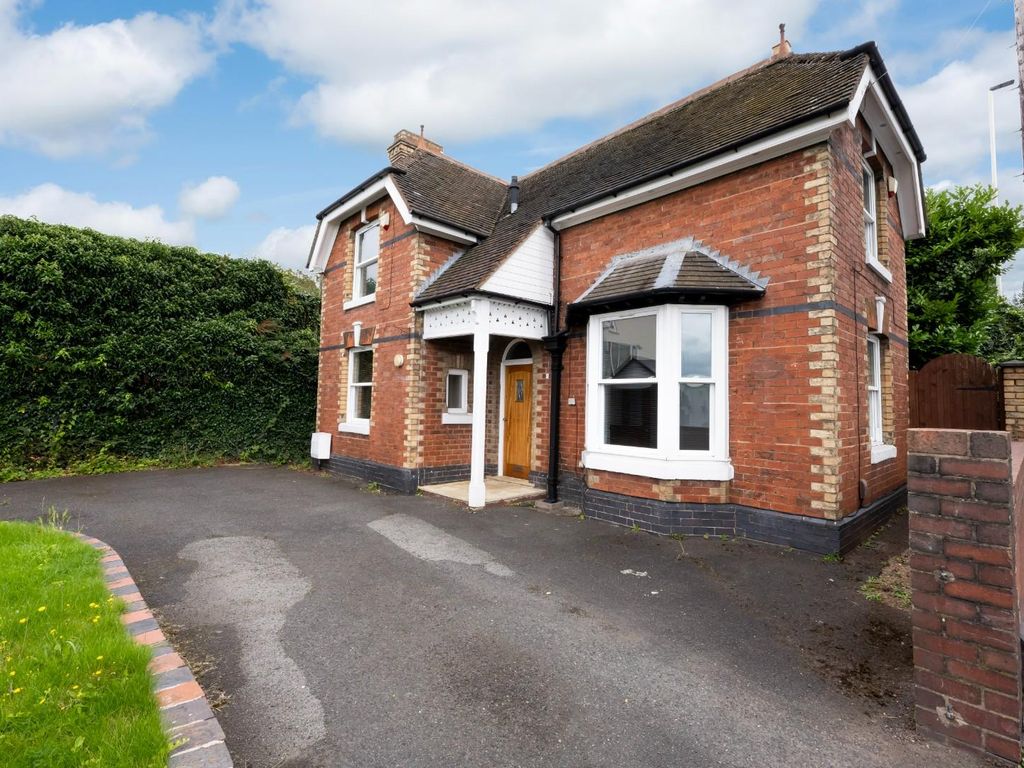 3 bed detached house for sale in Brettell Lane, Wordsley, Stourbridge