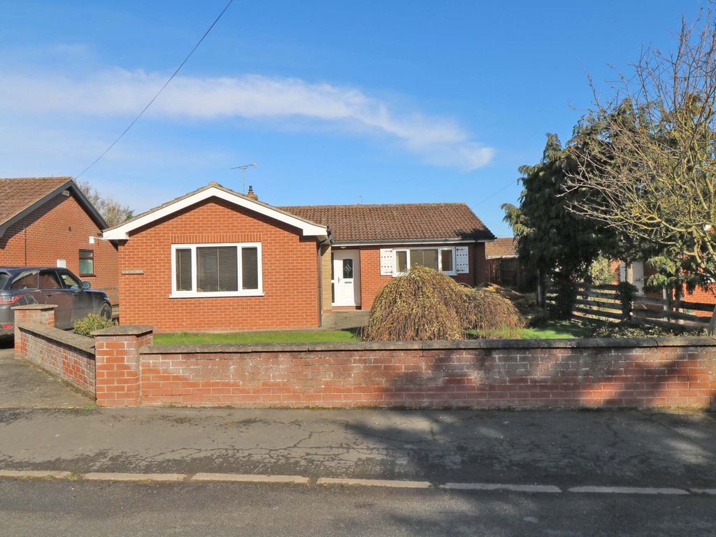 3 bed detached bungalow for sale in Belton Road, Beltoft, Doncaster DN9