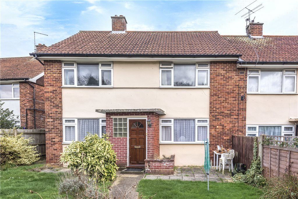 2 bed for sale in Southbourne Gardens, Ruislip, Middlesex