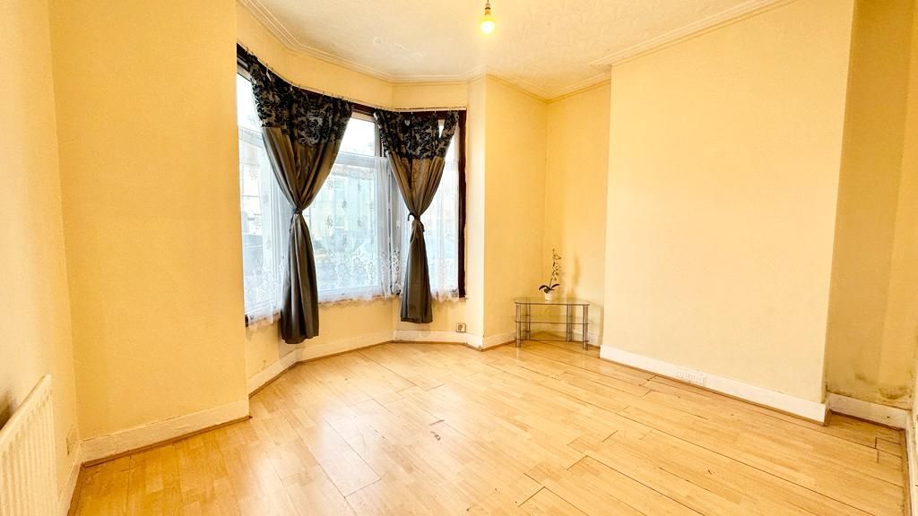 2 bed flat for sale in Thorold Road, Ilford IG1 Zoopla