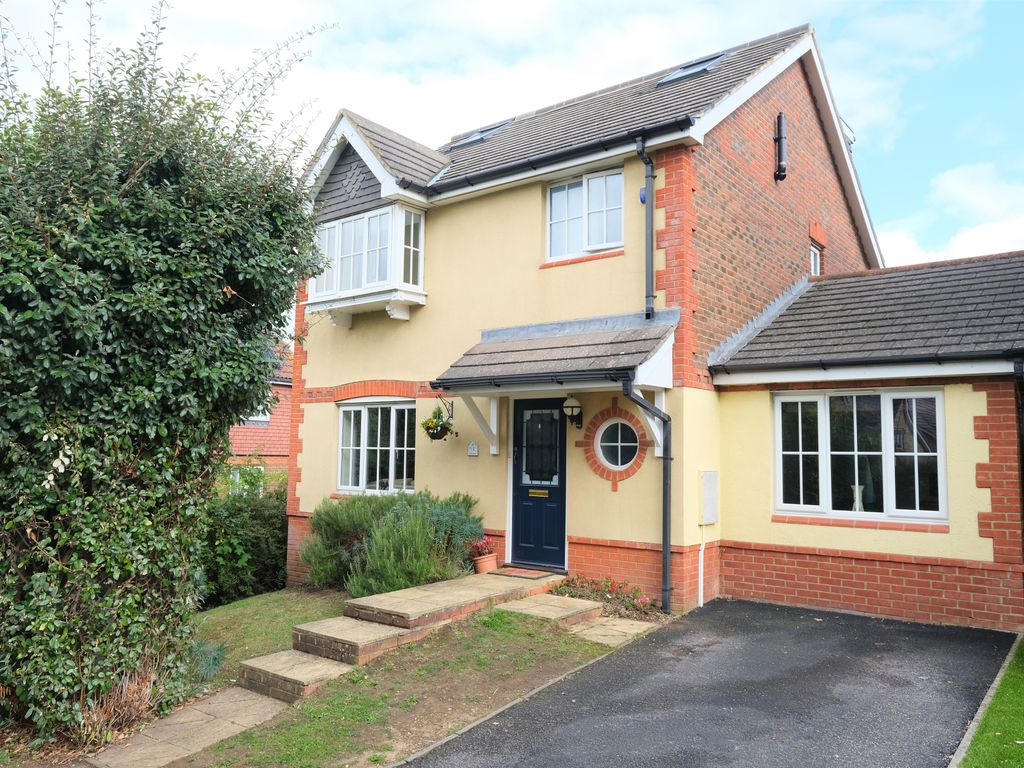 4 bed detached house for sale in Tregony Road, Farnborough, Orpington BR6 Zoopla