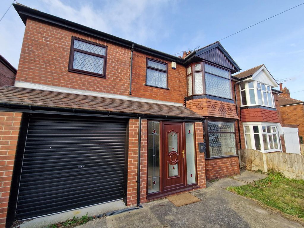 4 bed property to rent in Tenter Balk Lane, AdwickLeStreet, Doncaster