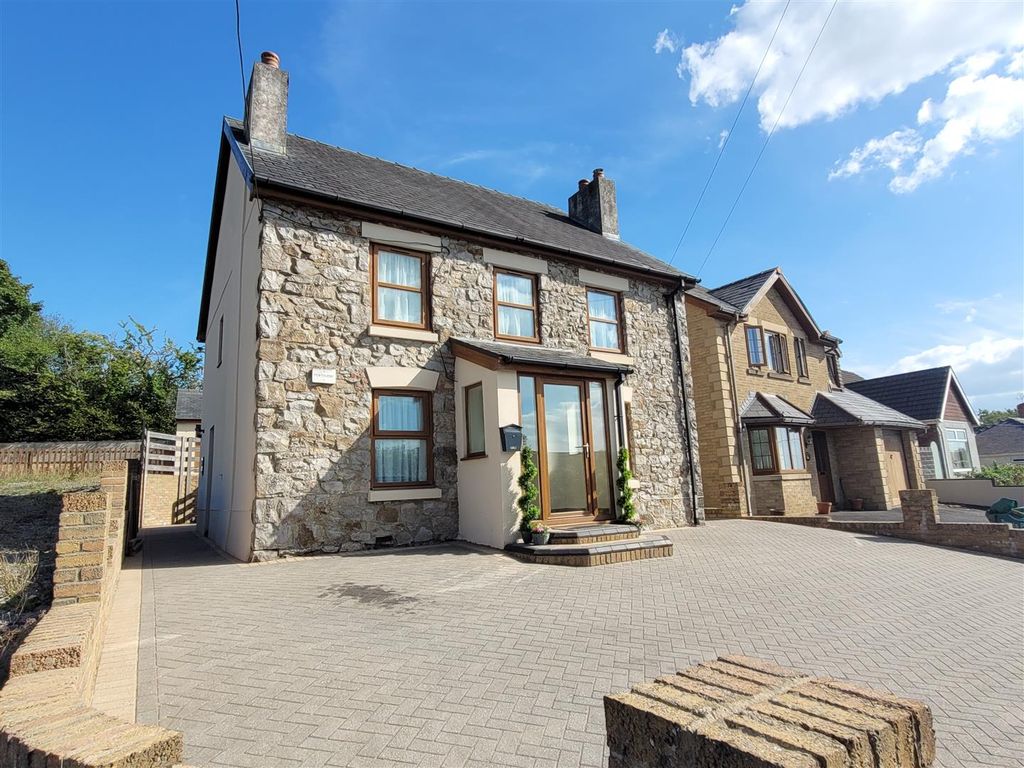 3 bed detached house for sale in Horeb Road, Mynyddygarreg, Kidwelly