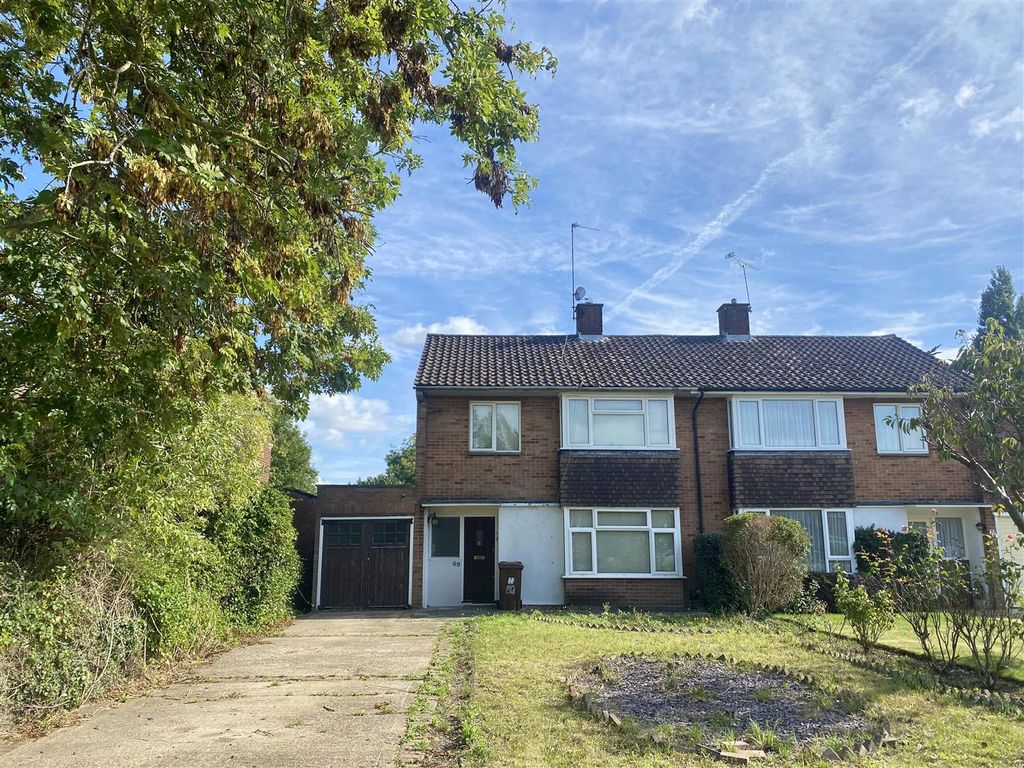 3 bed property to rent in Bullhead Road, Borehamwood WD6, £2,300 pcm