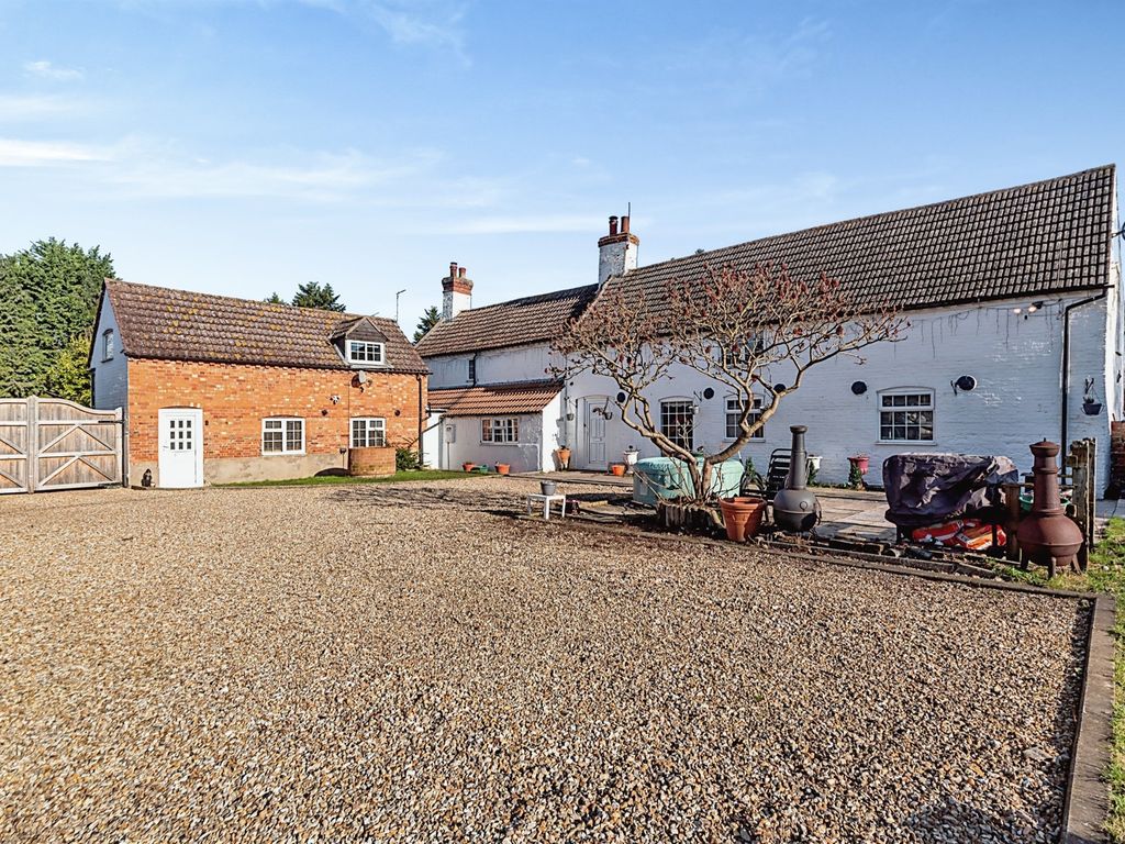 4 bed detached house for sale in Trent Lane, South Clifton, Newark NG23