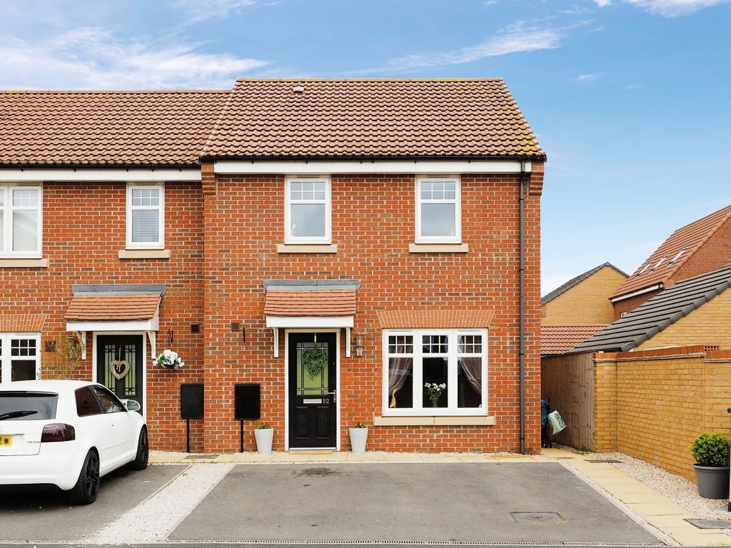 3 bed end terrace house for sale in Airfield Way, Hucknall, Nottingham
