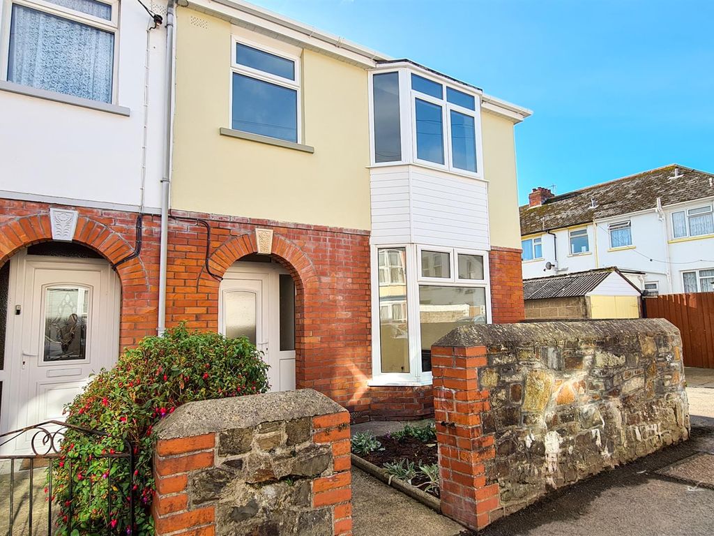 3 bed end terrace house for sale in Elmdale Road EX39 Zoopla