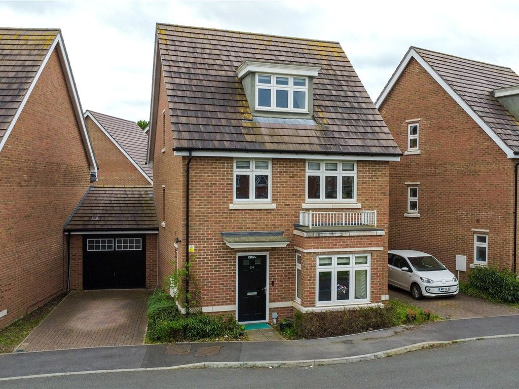 5 bed link detached house to rent in Blackstone Way, Earley, Reading