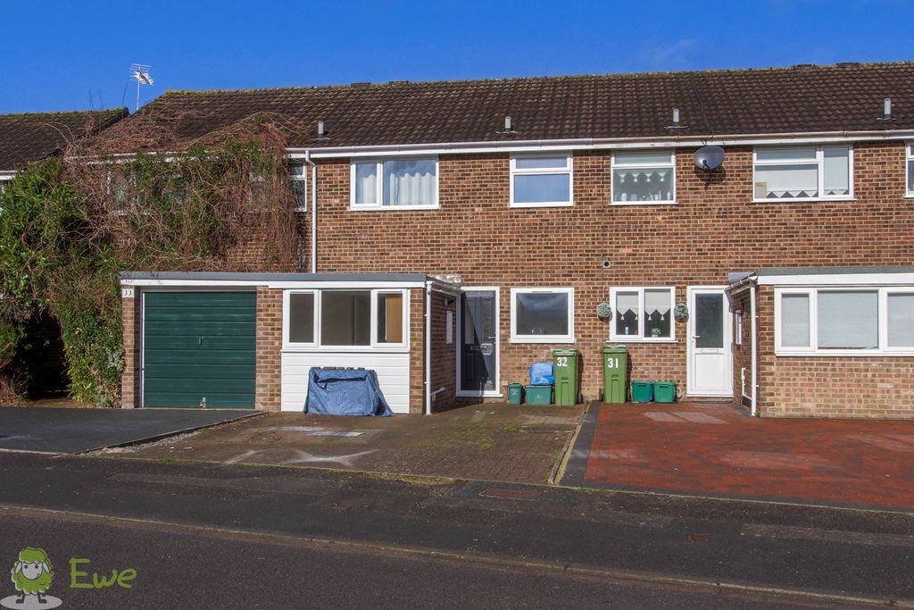 3 bed terraced house to rent in Windyridge Gardens, Cheltenham GL50