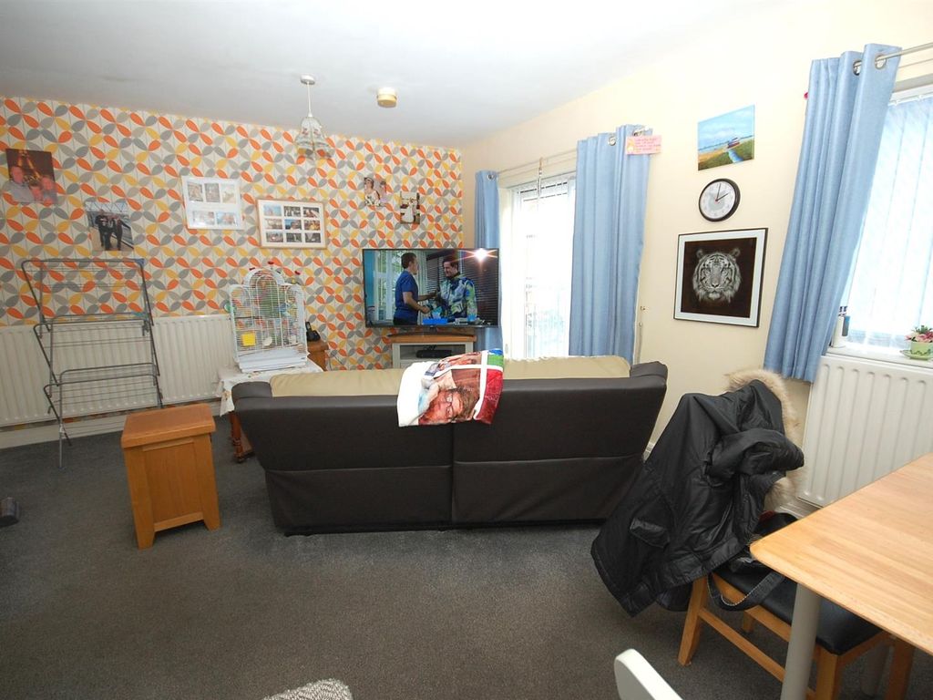 2 bed flat for sale in Beulah Terrace, Crossgates, Leeds LS15, £125,000