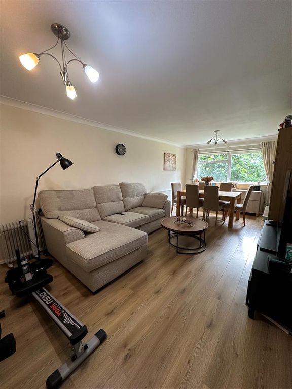 2 bed flat to rent in The Ridgeway, North Chingford E4, £1,600 pcm Zoopla