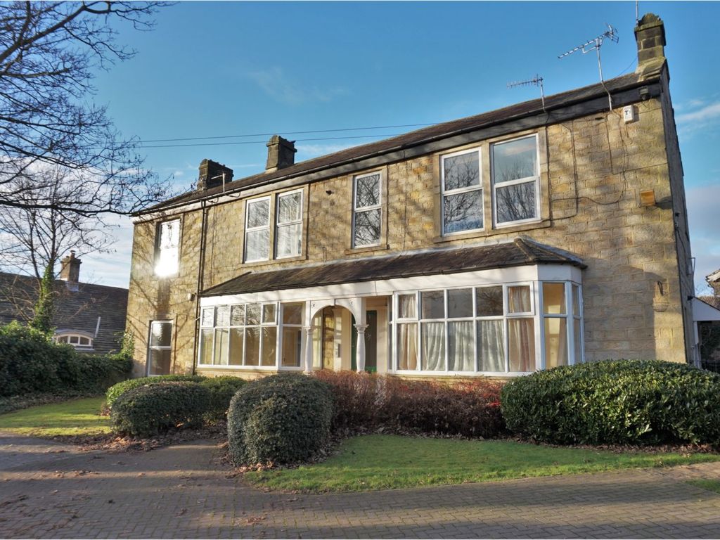 2 bed flat to rent in Abbey Court, Horsforth, Leeds LS18, £915 pcm Zoopla