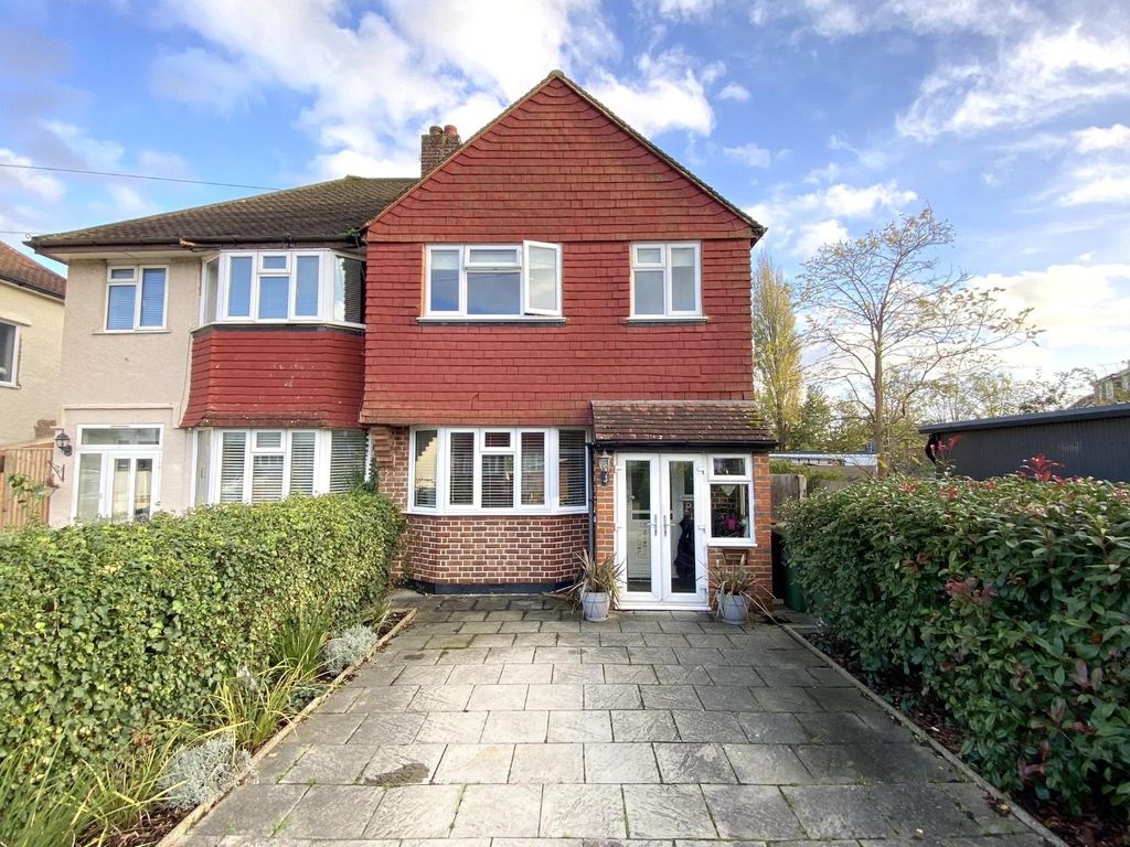 3 bed semidetached house for sale in Caverleigh Way, Worcester Park