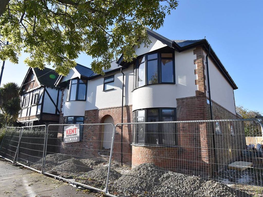 4 bed detached house for sale in Cromwell Road, Whitstable CT5, £