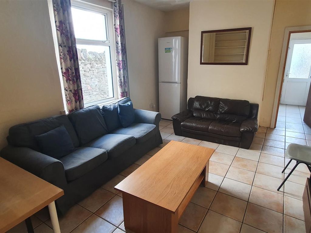 6 bed property to rent in Ruthin Gardens, Cathays, Cardiff CF24, £3,150