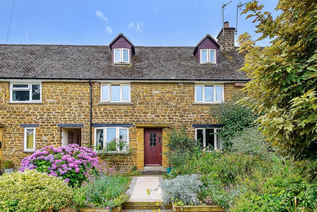 4 bed terraced house for sale in Warmington, Banbury, Oxfordshire OX17