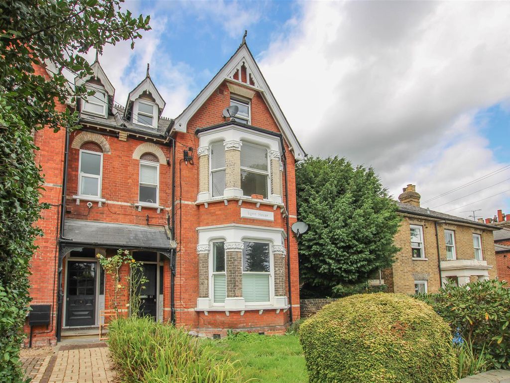 2 bed flat for sale in Warley Hill, Warley, Brentwood CM14, £290,000