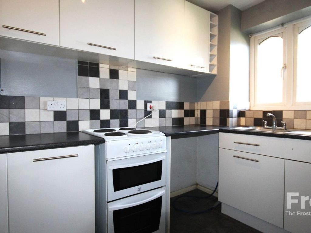 1 bed flat to rent in Redford Close, Feltham TW13, £1,350 pcm Zoopla