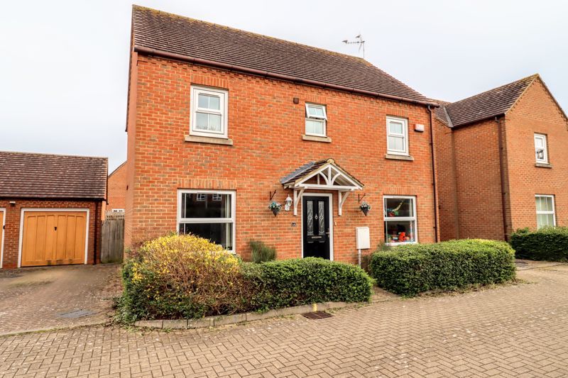 4 bed detached house for sale in Whalley Drive, Bletchley, Milton