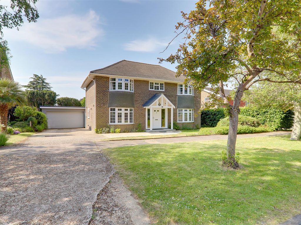 4 bed detached house for sale in Longlands Spinney, Charmandean