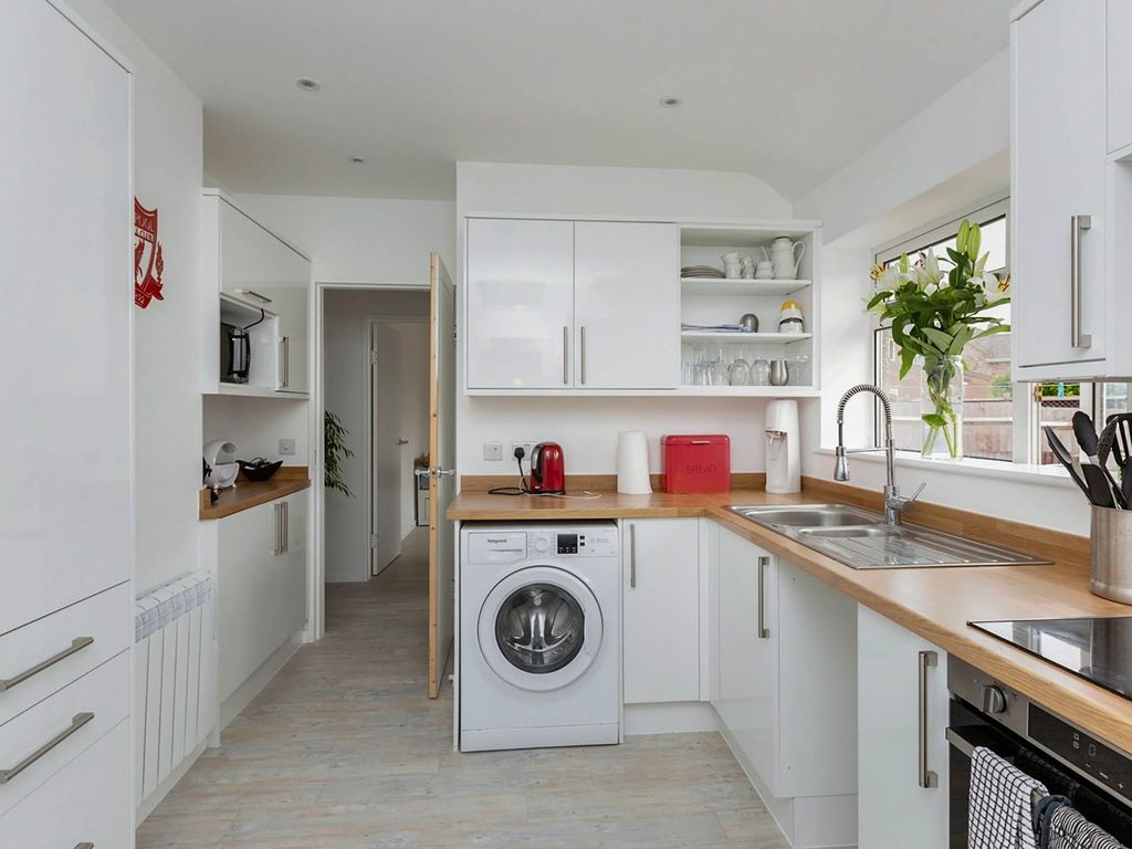 2 bed semidetached bungalow for sale in Yardley Road, Cosgrove, Milton