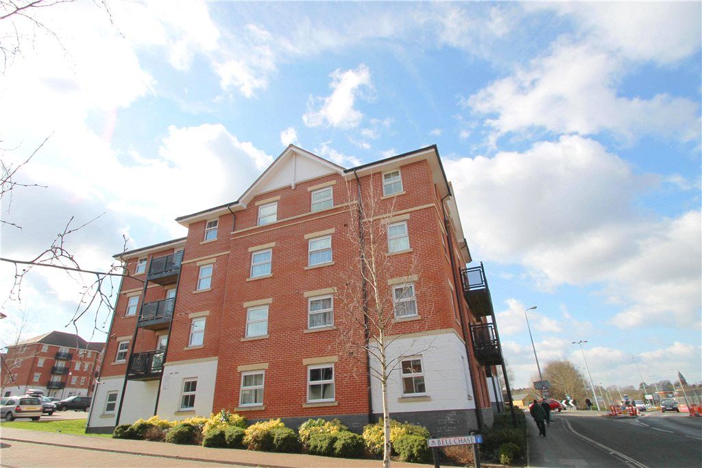 2 bed flat to rent in Bell Chase, Aldershot GU11, £1,250 pcm Zoopla
