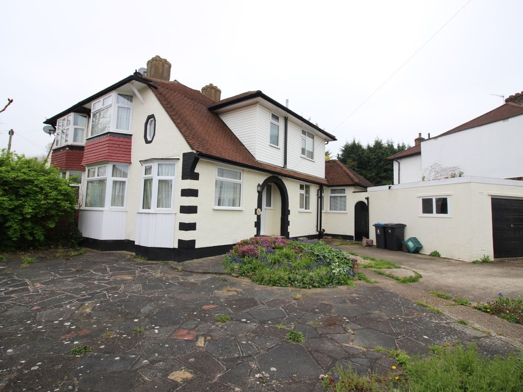 3 bed semidetached house to rent in Brockenhurst Avenue, Worcester