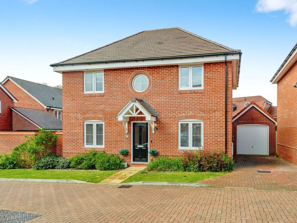 3 bed detached house for sale in Heasman Place, Southwater, Horsham RH13, £525,000 Zoopla