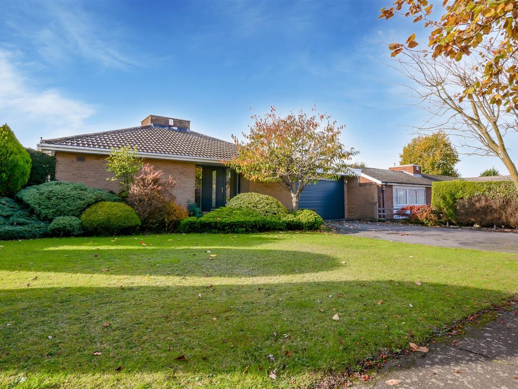 4 bed detached bungalow for sale in Paddock Close, Castle Donington
