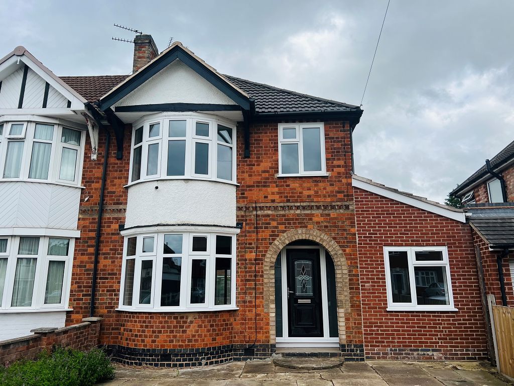 4 bed semidetached house to rent in Aberdale Road, Leicester LE2, £