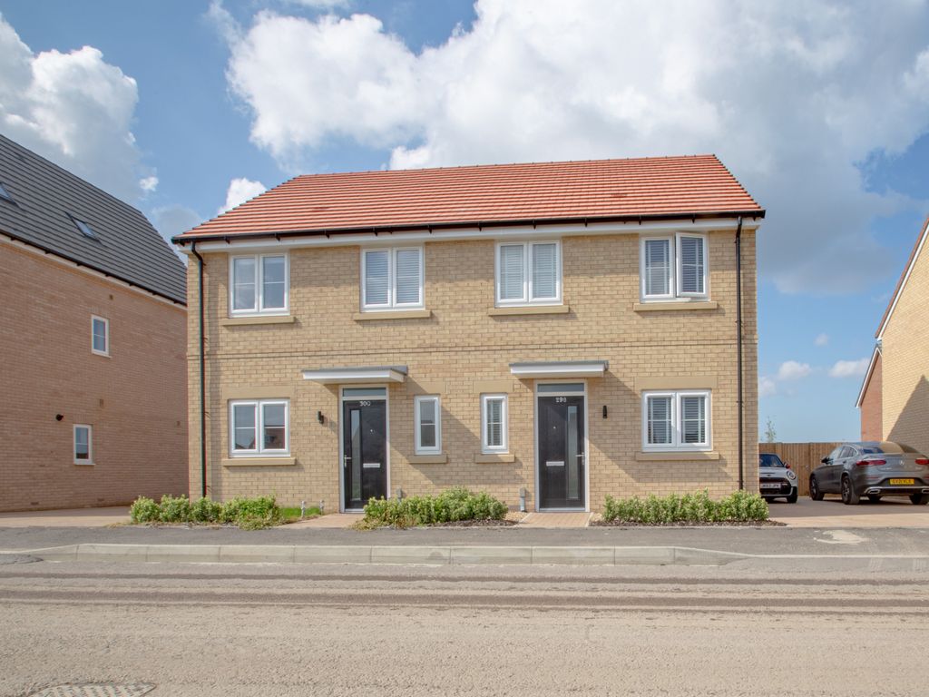 3 bed semidetached house for sale in Four Chimneys Crescent, Hampton