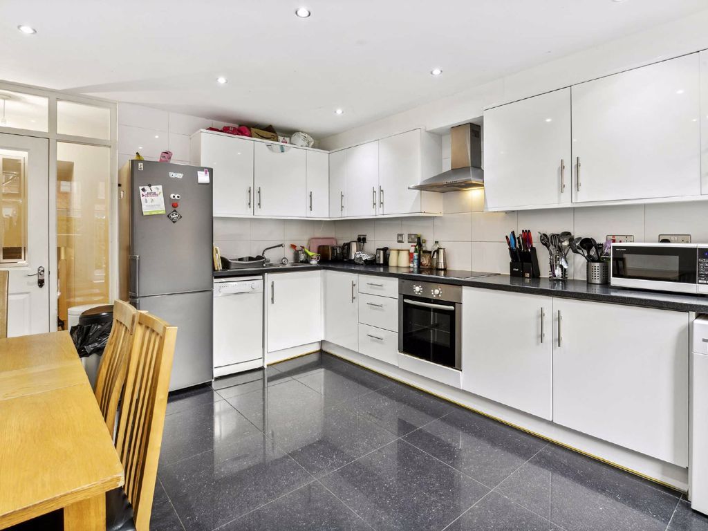4 bed terraced house for sale in Coburg Crescent, London SW2 Zoopla