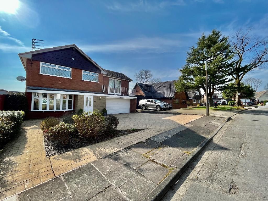 4 bed detached house to rent in Slaidburn Drive, Lowercroft, Bury