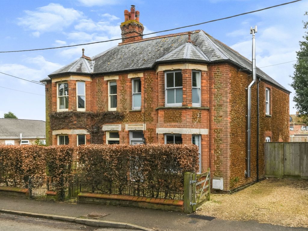 4 bed semidetached house for sale in Lynn Road, Heacham, King's Lynn