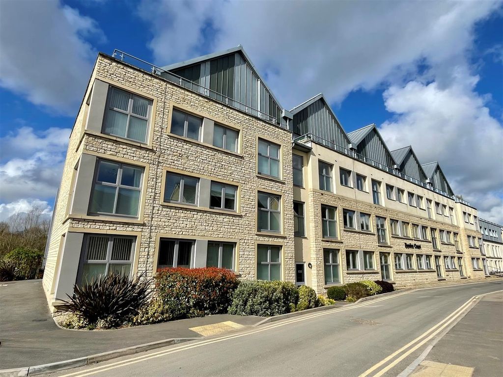 Popham Court, Wood Lane, Chippenham SN15  