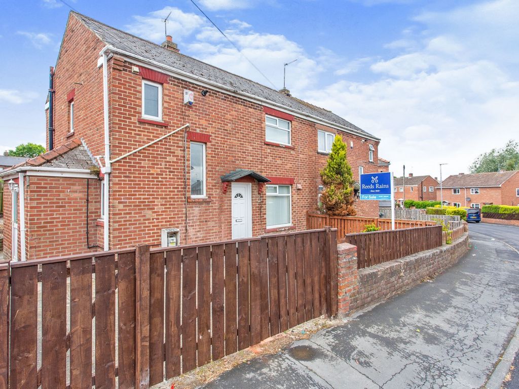 3 bed semidetached house for sale in Derby Crescent, Consett, Durham