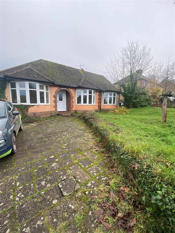3 bed bungalow to rent in Charlton Lane, West Farleigh, Maidstone ME15