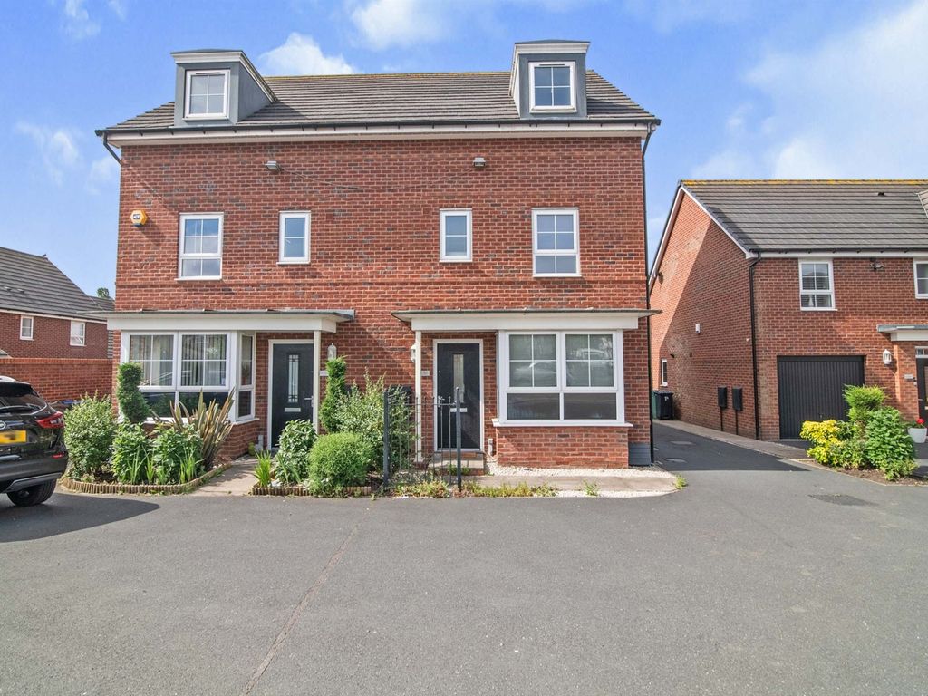 4 bed semidetached house for sale in Devereux Road, West Bromwich B70