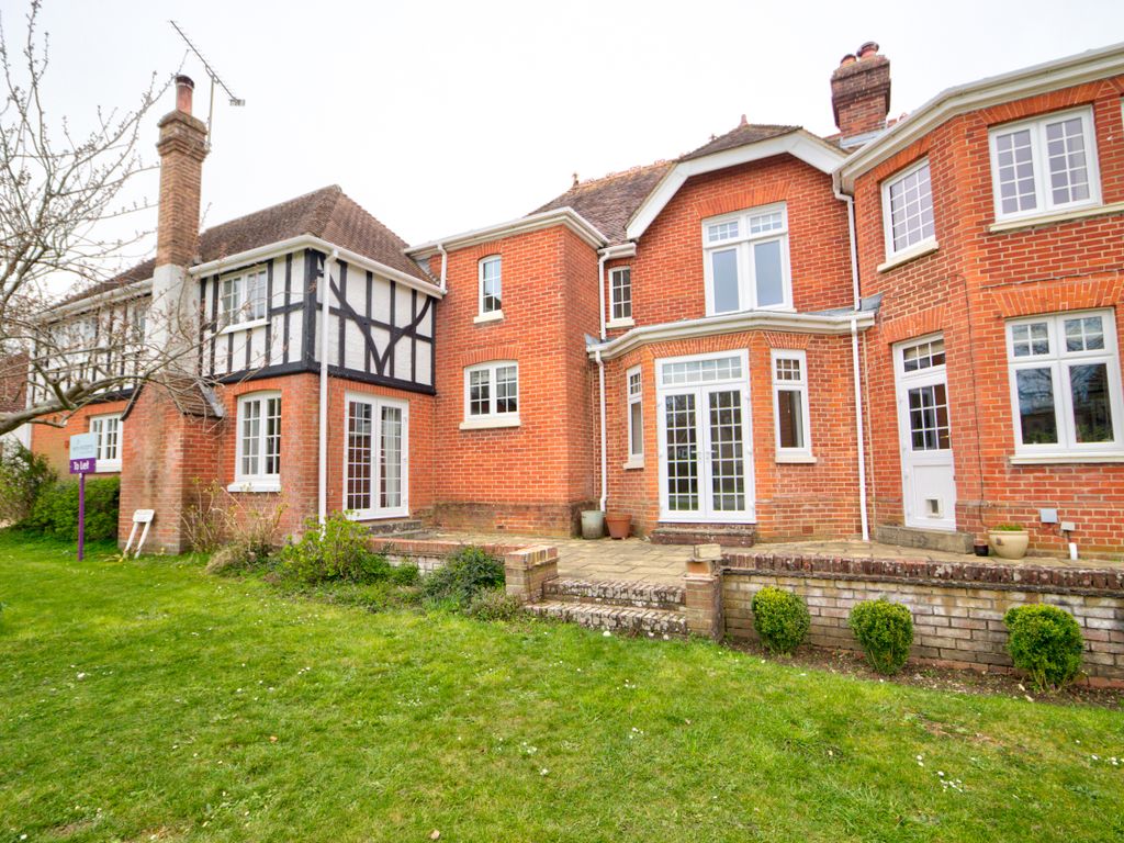 2 bed mews house to rent in Hazeldean Court, Rowland's Castle