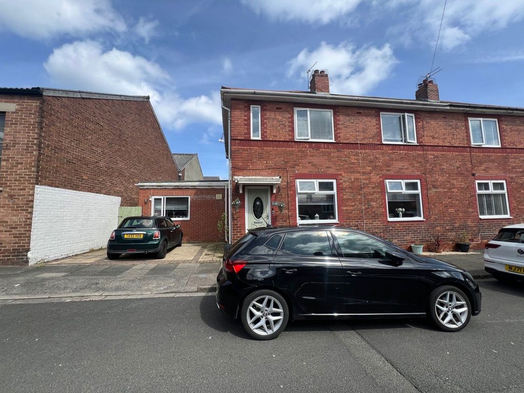 4 bed semidetached house for sale in Queen Street, North Shields NE30
